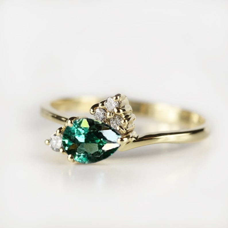 Mint Green Sapphire and Diamond Engagement Ring Round - Etsy UK