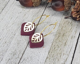 Handgemachte Ohrringe aus Polymer Clay mit goldenem Blatt Anhänger, Herbstlaub, Herbstlaub, Einzigartiges Geschenk für Sie