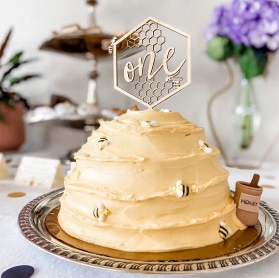 Birthday Cake Bee Theme Stock Photo 2314801037 | Shutterstock