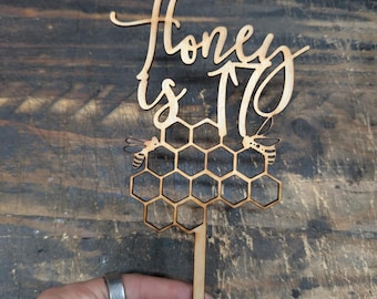 Custom Bee Cake Topper | Bumble Bee Name and Age Cake Topper | Bee Party | Birthday | Bee Lover | Bee Day Topper | Honeybee