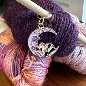 Crystal Moon Stitch Marker, Magic Moon Crystal Progress Keeper, Stitch Marker, Crochet Progress Keeper, Knitting Marker