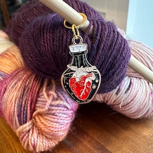 Love Potion Stitch Marker, Magic Heart Potion Progress Keeper, Stitch Marker, Crochet Progress Keeper, Knitting Marker