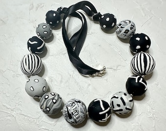 Black white round bead necklace/classic look necklace/urban outfit/street style jewelry/monochrome necklace/polymer clay jewelry/womans gift