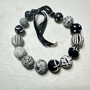 Black white round bead necklace/classic look necklace/urban outfit/street style jewelry/monochrome necklace/polymer clay jewelry/womans gift