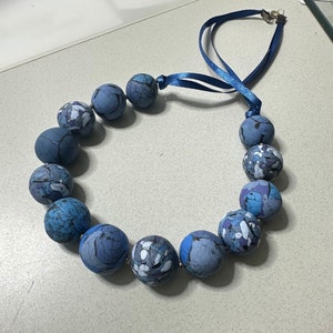 Bluestone pattern necklace/ Chunky blue beads/short necklace/women&#39;s gift/Christmas gift/polymer clay jewelry/navy blue abstract print