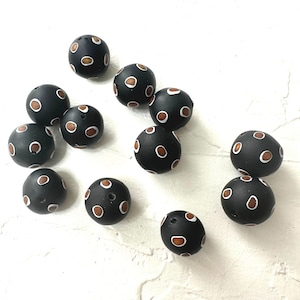 12-14 mm Black and polka dot polymer clay round bead set of 12/ Craft jewelry supplies DIY beads/ Polka dot pattern black beads/ set for DIY