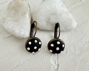 Black white classic polka dot earrings/Minimalist earrings/Wabi sabi/Summer earrings/Sea beach/girlfriend gift/urban style/cute jewelry