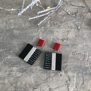 Geometric square black red white dangle earrings. Boho stud chunky earrings. Statement square earrings for linen dress outfit.