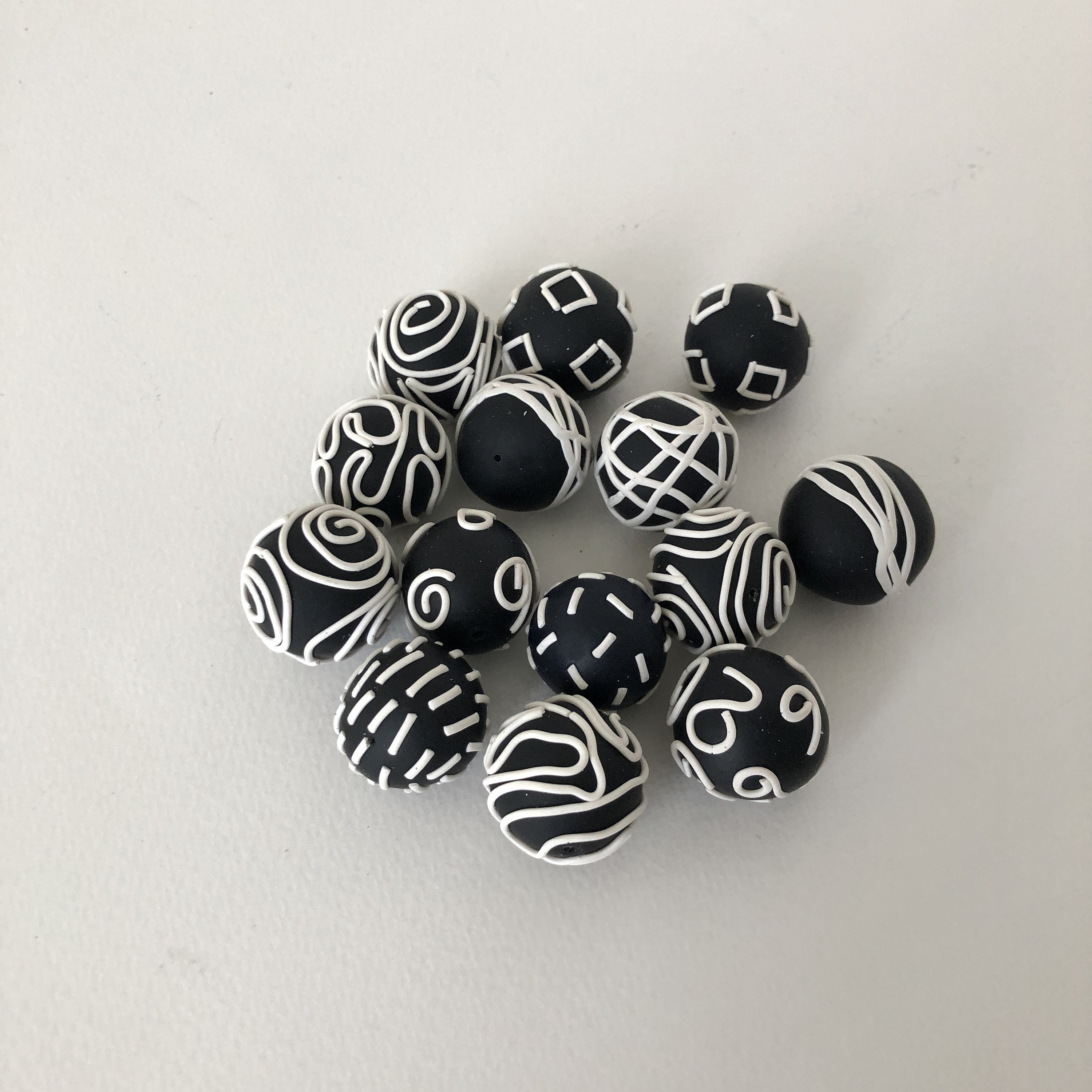 18-19 Mm Black White Polymer Clay Round Beads Set of 12 Monochrome Chunky  Beads DIY Beads Craft Jewelry Supplies Assorted Clay Beads 