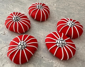 Red exotic flowers polymer clay round beads set of 5 cabochons /Multicolor beads/DIY beads/beads craft jewelry supplies/assorted clay beads