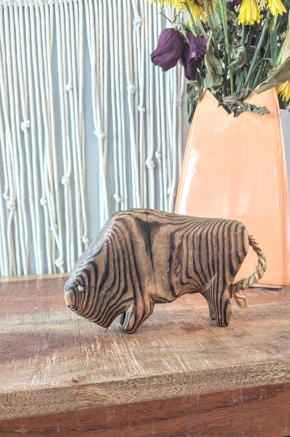 グリーン クリスタル バッファローの置物 ハンドメイド 希少品 手彫り