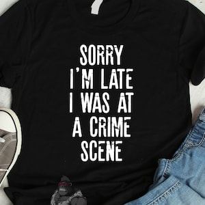 True Crime Scene-tröja / True Crime Junkie-hoodie / Mystery TV-program-tröjor / True Crime-presenter / Personlig anpassning