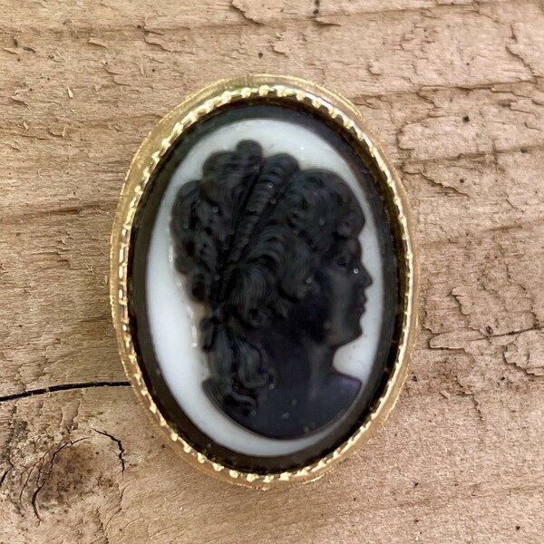 Vintage  Milk Glass/Black Glass Raised Relief Cameo Brooch, Unsigned Beauty, Textured Gold Tone, Classic Brooch, Sweater Pin, Fall Jewelry