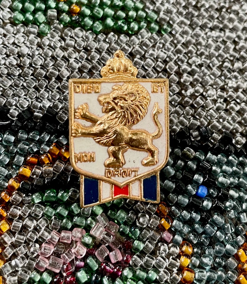 Vintage Accessocraft WW II Era English Patriotism Lapel Pin, Charging Lion on Crest, Dieu Et Mon Droit God and My Right Official Lapel Pin image 1