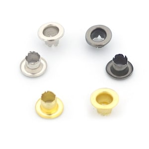 Puede incluir: Cinco ojales metálicos en diferentes acabados: plata, negro, oro. Los ojales se utilizan para manualidades, trabajos en cuero y ropa.