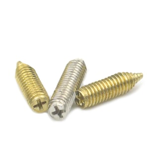 Puede incluir: Tres tornillos, dos dorados y uno plateado, con cabeza Phillips. Los tornillos son todos del mismo tamaño y tienen una punta puntiaguda.