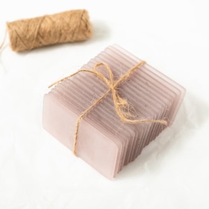 Marque-places en verre Rose poussiéreux - Lot de 20 carreaux de verre dégringolé