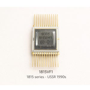 Circuit intégré soviétique vintage 1815VF1 • Puce intégrée URSS • Broches plaquées or • Boîtier métal-céramique • Circuit intégré série 1815 • Électronique soviétique des années 1990