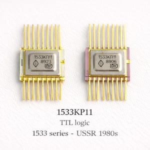 Circuit intégré soviétique vintage 1533KP11 • Puce logique URSS • Boîtier céramique à broches plaquées or • Circuit intégré série 1533 • Électronique de la Guerre froide