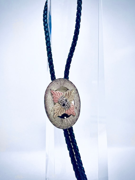 Bolo Tie w/Floral Design