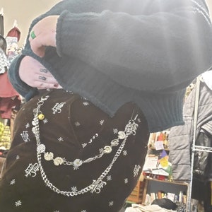 Cadena para cartera con margaritas