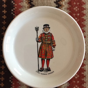Ceramic Trinket Bowl Pin Dish - Tower of London Beefeater - Made in England - English keepsake souvenir