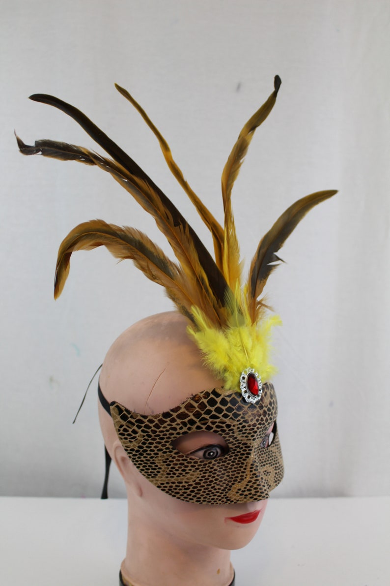 Prom Dress Up Yellow Handmade Venetian Masquerade Mask with cock feather Halloween seven colors FKM-022 Mardi Gras Party