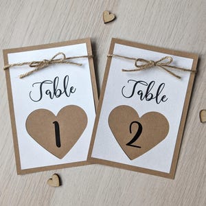 Tarjetas de números de mesa con forma de corazón rústico / Papelería para bodas en papel kraft color marfil