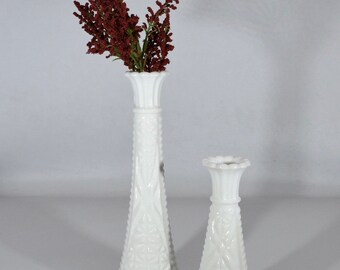 Coppia di vasi vintage in vetro latte; Vasi Bud / Wedding Decor / Vaso di fiori / Set di vasi bianchi / Centrotavola / Arredamento della cucina / Arredamento del bagno