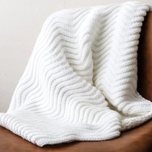CROCHET PATTERN // Crochet Throw Wavy Ripple Blanket Chevron image 1