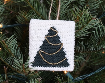 CROCHET PATTERN // Christmas Tree Ornament, Farmhouse Home Decor, Tapestry Ornament, Xmas Ornament, Mini Wall Hanging, Crochet Holiday Decor