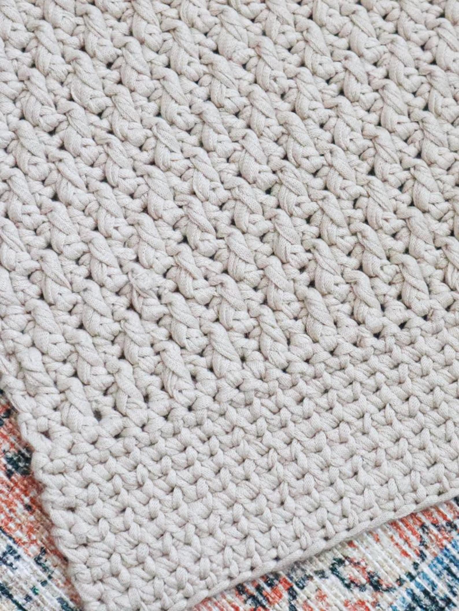 CROCHET PATTERN // Modern Farmhouse Rug, Floor Mat, Kitchen Rug ...