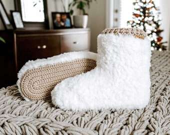 CROCHET PATTERN // Women's Slippers, Faux Fur Fuzzy Slippers, Slipper Boots, Winter Crochet, Christmas Crochet // Snowed In Cabin Slippers