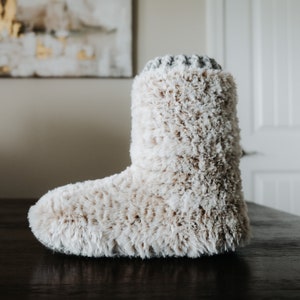 CROCHET PATTERN // Women's Slippers, Faux Fur Fuzzy Slippers, Slipper Boots, Winter Crochet, Christmas Crochet // Snowed In Cabin Slippers image 7