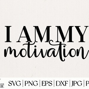 K&ouml;nnte beinhalten: Schwarz-wei&szlig;es Text-Grafikdesign mit dem Text "I AM MY motivation".