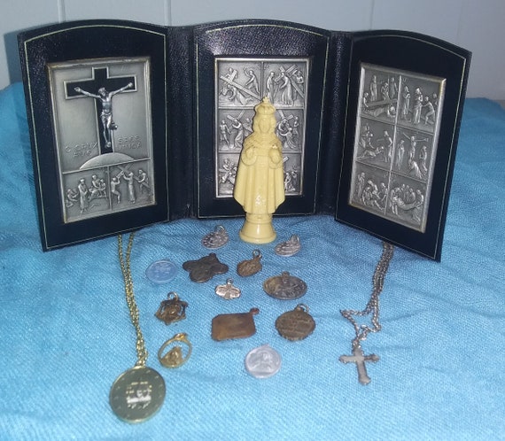 Catholic Icon Mother Mary Pendant Vintage Catholi… - image 1