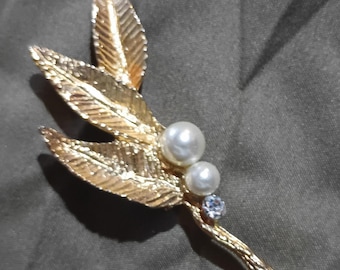 Vintage Gold Tone Leaf Branch Pearl Rhinestone Brooch/Pin