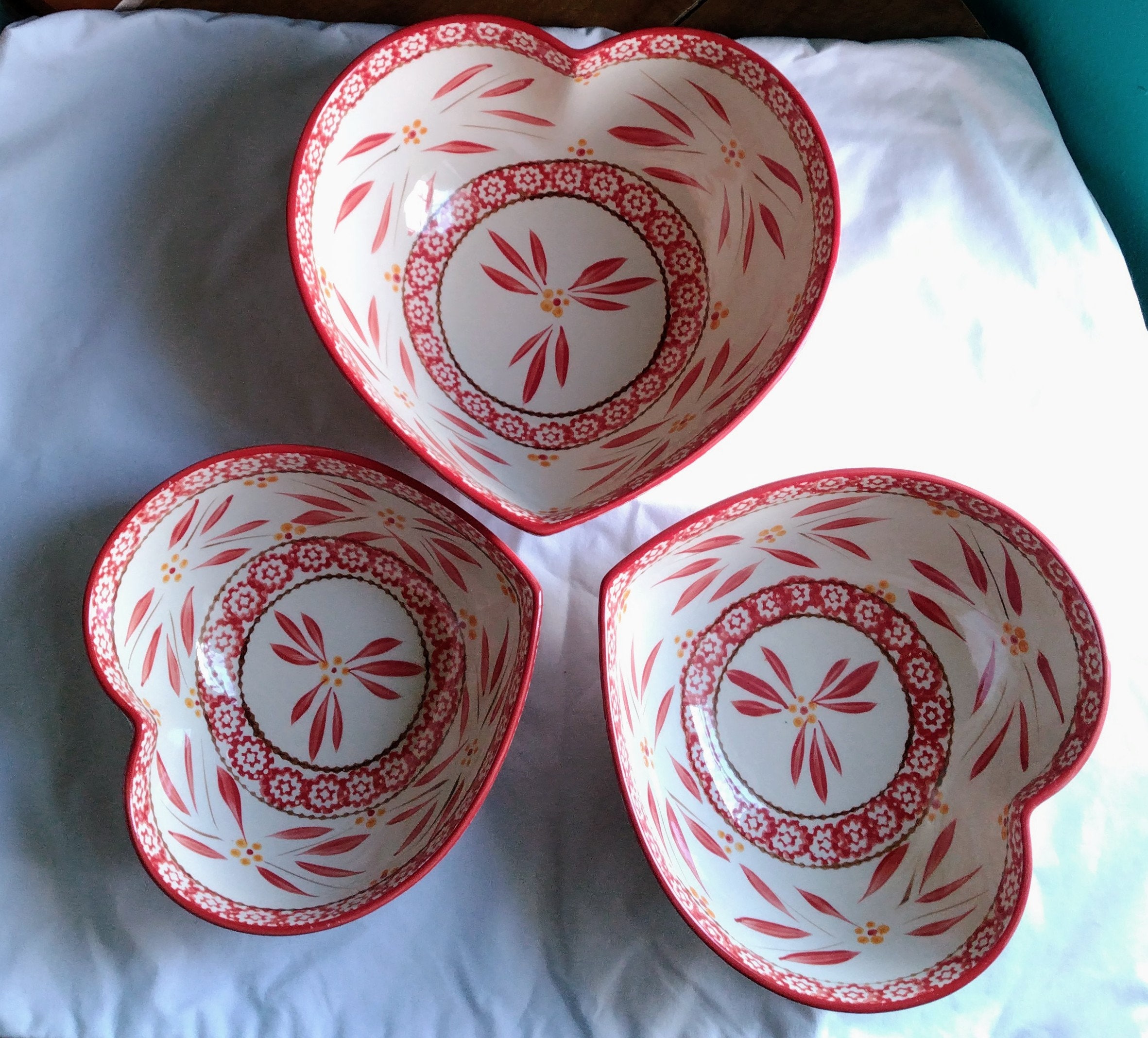 USA ヴィンテージ　いちご陶器トレー Rare Temptation Old World Red Heart Shaped Nesting Ovenware Bowls