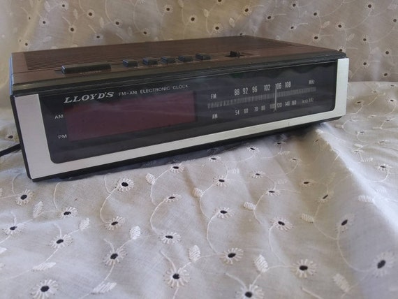Vintage Lloyds Digital Clock Radio Etsy
