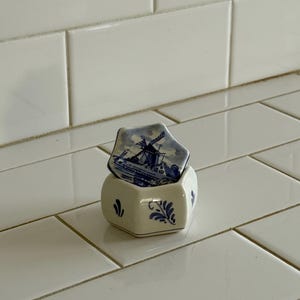 Small Delfts Holland Dutch ceramic dish, hand-painted blue and white ceramic trinket dish, painted floral windmill
