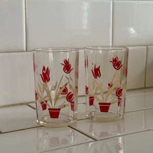 Vintage 1930s set of 2 Swanky Swig red tulip juice glasses, Hazel Atlas glass co. Kraft Foods promotional glassware