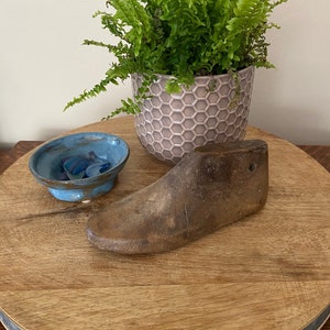 Child&#39;s Vintage Wooden Shoe Mold