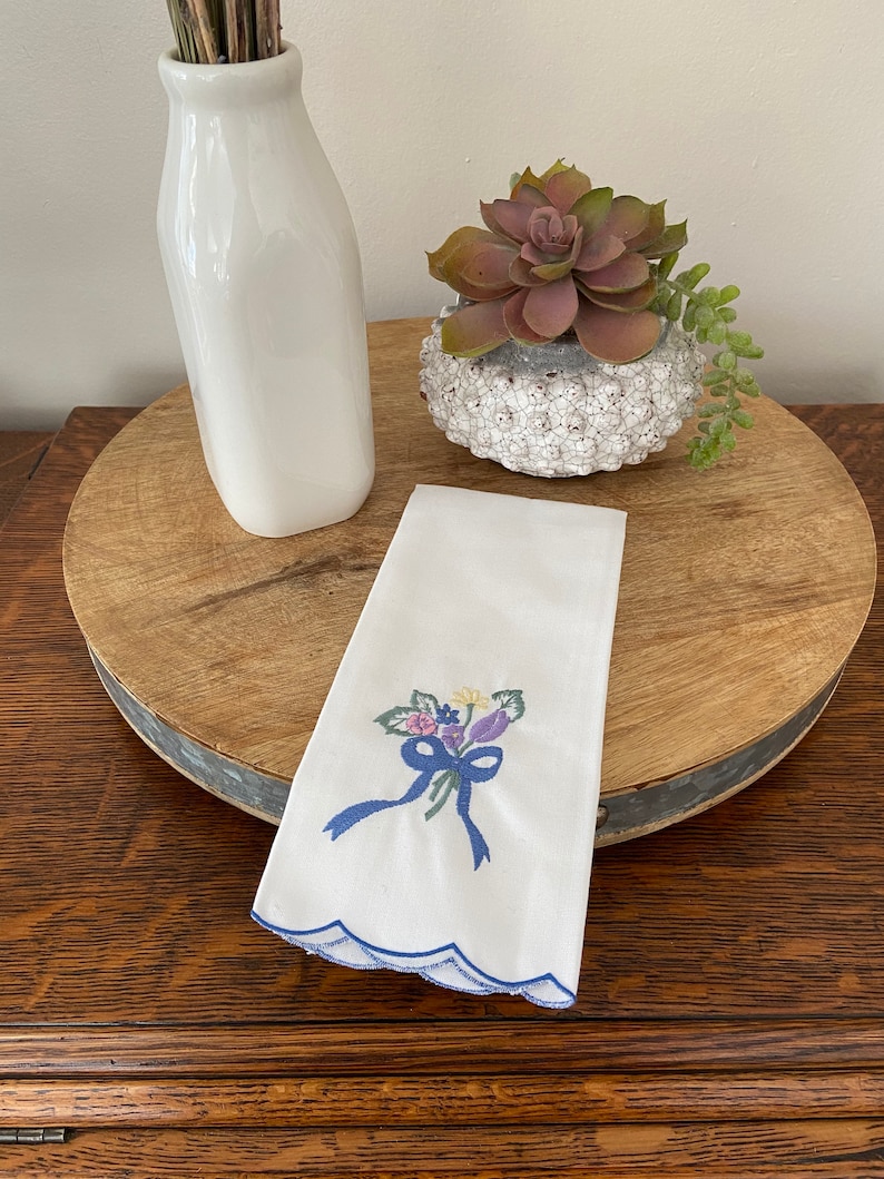 Small w Bouquet of Flowers Vintage Tea Towel