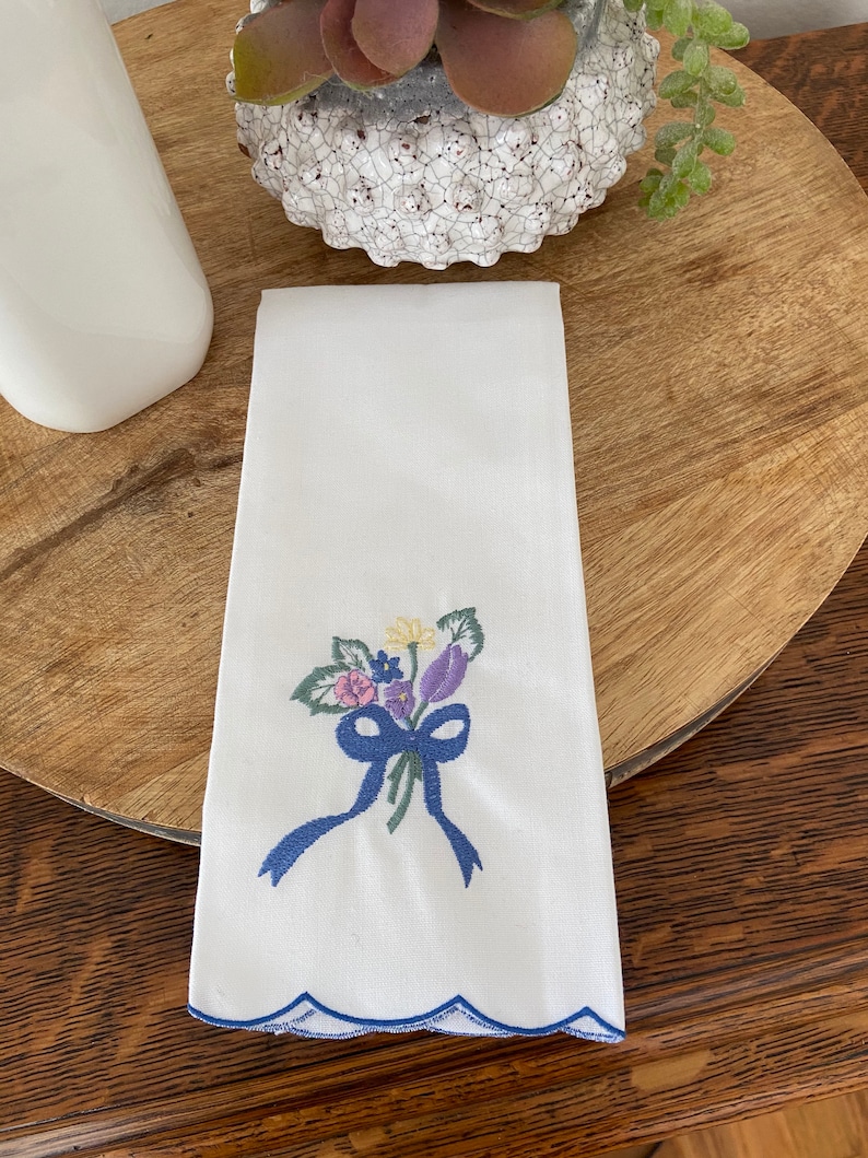 Small w Bouquet of Flowers Vintage Tea Towel