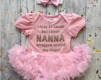 Baby Girl Newborn Grandparent Personalized Quote Baby Outfit, Rose Gold Glitter, Light Pink Princess Tutu Romper con diadema de lazo