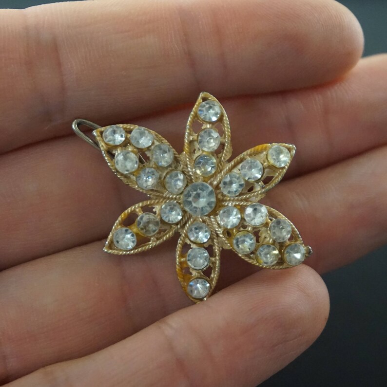 Vintage hair barrette Vintage hair clip Gold flower hair barrette Flower hair clip Vintage hair accessories Vintage barrette Flower hair pin