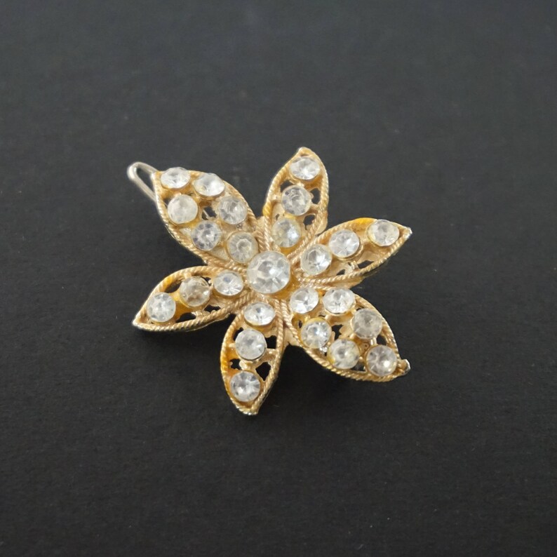 Vintage hair barrette Vintage hair clip Gold flower hair barrette Flower hair clip Vintage hair accessories Vintage barrette Flower hair pin