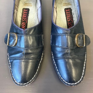 Vintage 1960s Easy Street Navy Blue Leather Shoes Size 75/8 image 2