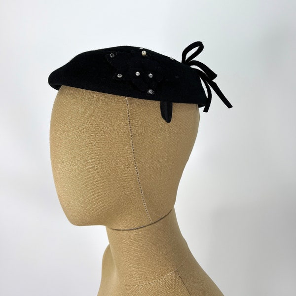 Vintage 1940s/1950s Black Wool Hat With Rhinestones, Pearls and 3D Grape Bunch Appliques