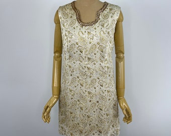 Minivestido de cóctel vintage de los años 60, hecho a mano, con brocado dorado y escote de lentejuelas. ¡Un vestido ideal para celebraciones!